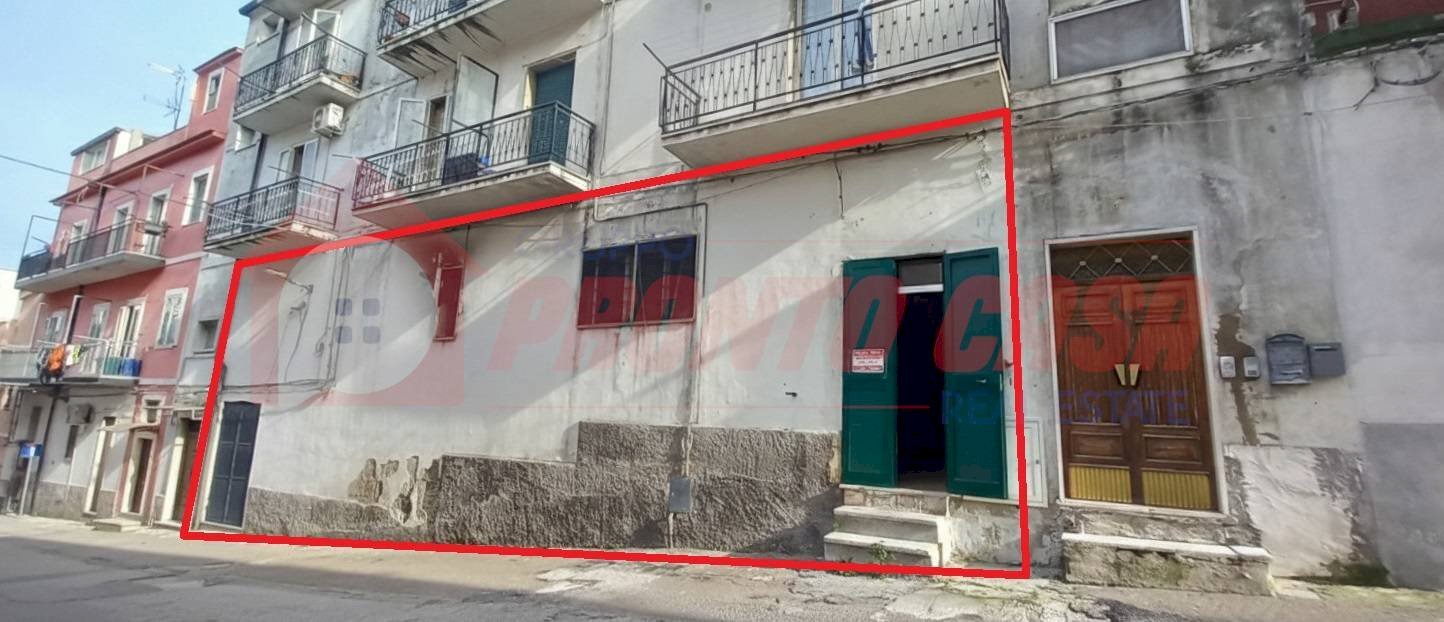 Foto 1 - Locale Commerciale Via PAPA GIOVANNI XXIII
 
3-5, Ischitella - foto 1