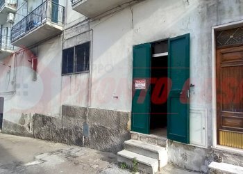 Foto 2 - Locale Commerciale Via PAPA GIOVANNI XXIII
 
3-5, Ischitella - foto 2