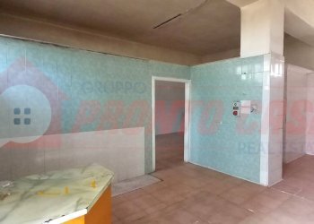 Foto 5 - Locale Commerciale Via PAPA GIOVANNI XXIII
 
3-5, Ischitella - foto 5