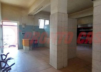 Foto 7 - Locale Commerciale Via PAPA GIOVANNI XXIII
 
3-5, Ischitella - foto 7