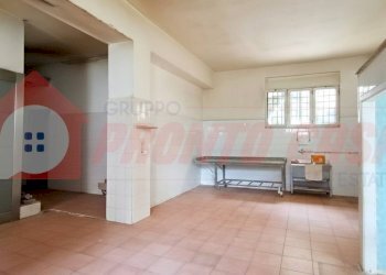 Foto 18 - Locale Commerciale Via PAPA GIOVANNI XXIII
 
3-5, Ischitella - foto 18