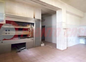 Foto 19 - Locale Commerciale Via PAPA GIOVANNI XXIII
 
3-5, Ischitella - foto 19