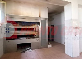 Foto 22 - Locale Commerciale Via PAPA GIOVANNI XXIII
 
3-5, Ischitella - foto 22