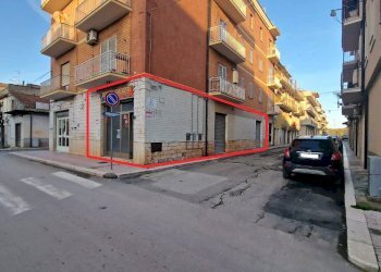 Foto 2 - Locale Commerciale Via Antonio Gramsci
 
260, San Nicandro Garganico - foto 2