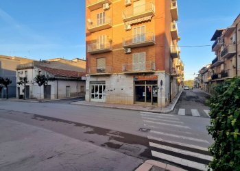 Foto 3 - Locale Commerciale Via Antonio Gramsci
 
260, San Nicandro Garganico - foto 3