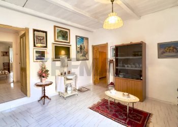 Soggiorno - Casa indipendente Via Cesare Battisti
 
29, Usini - foto 4