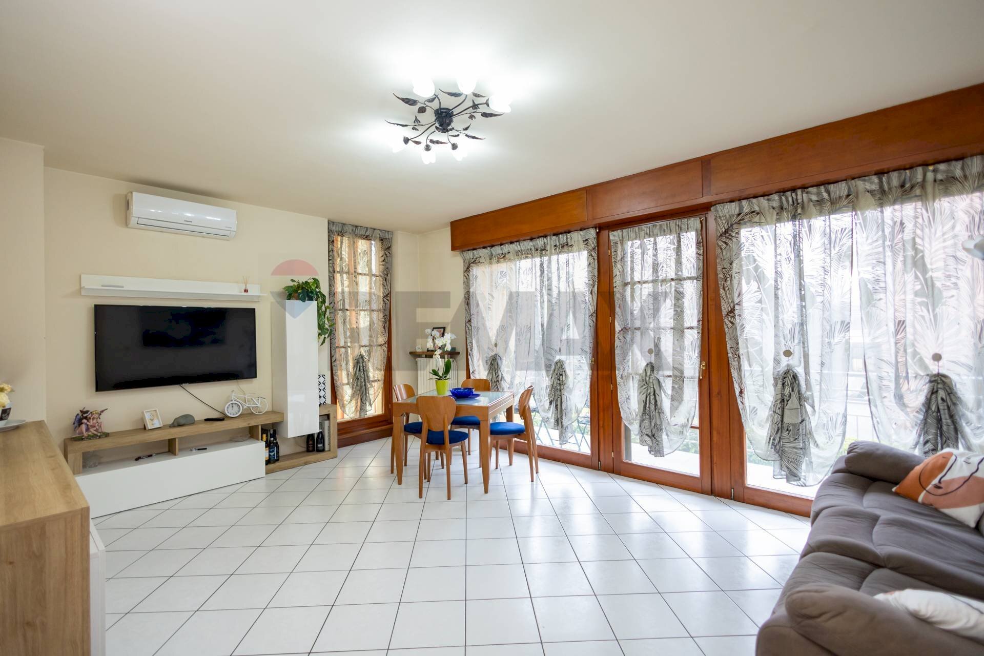 Sala da pranzo - Appartamento via Borgoratto
 
11, Torrazza Piemonte - foto 1