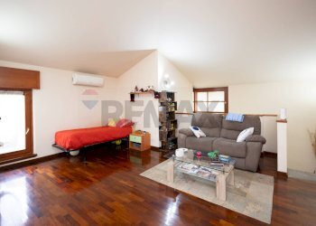 Soggiorno - Apartment via Borgoratto
 
11, Torrazza Piemonte - photo 34