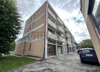 Edificio all\'aperto - Negozio Piazza XXV Aprile
 
15, Sala Baganza - foto 1