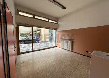 Stanza vuota - Negozio Piazza XXV Aprile
 
15, Sala Baganza - foto 4