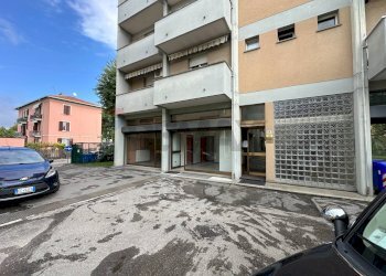 Edificio all\'aperto - Negozio Piazza XXV Aprile
 
15, Sala Baganza - foto 13