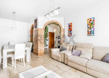 Sala da pranzo - Quadrilocale VIALE VITTORIO VENETO
 
9, Gallarate - foto 2