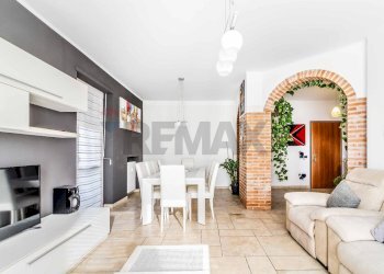 Sala da pranzo - Quadrilocale VIALE VITTORIO VENETO
 
9, Gallarate - foto 3