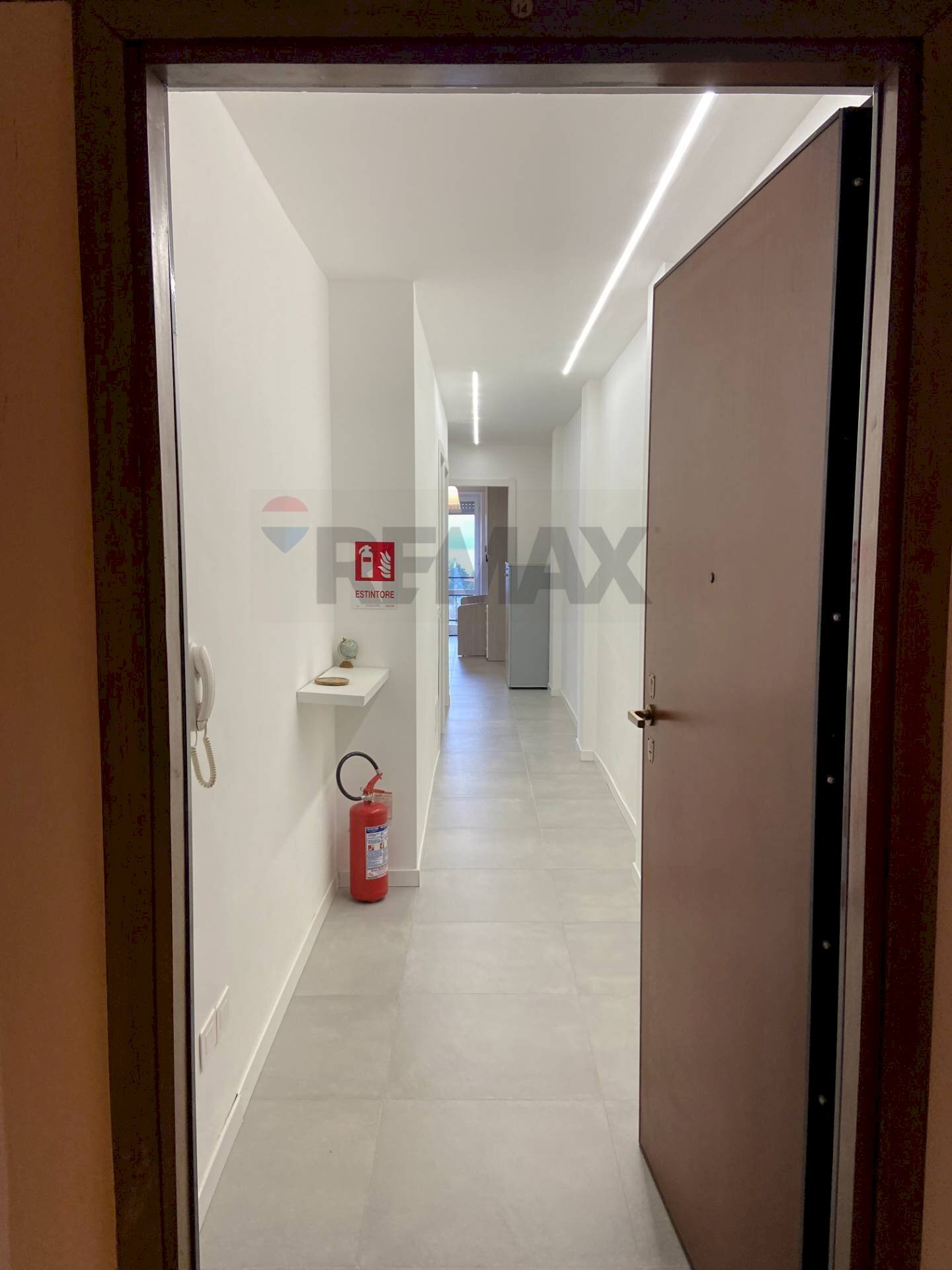 Hall / corridoio - Trilocale Dormelletto - foto 1