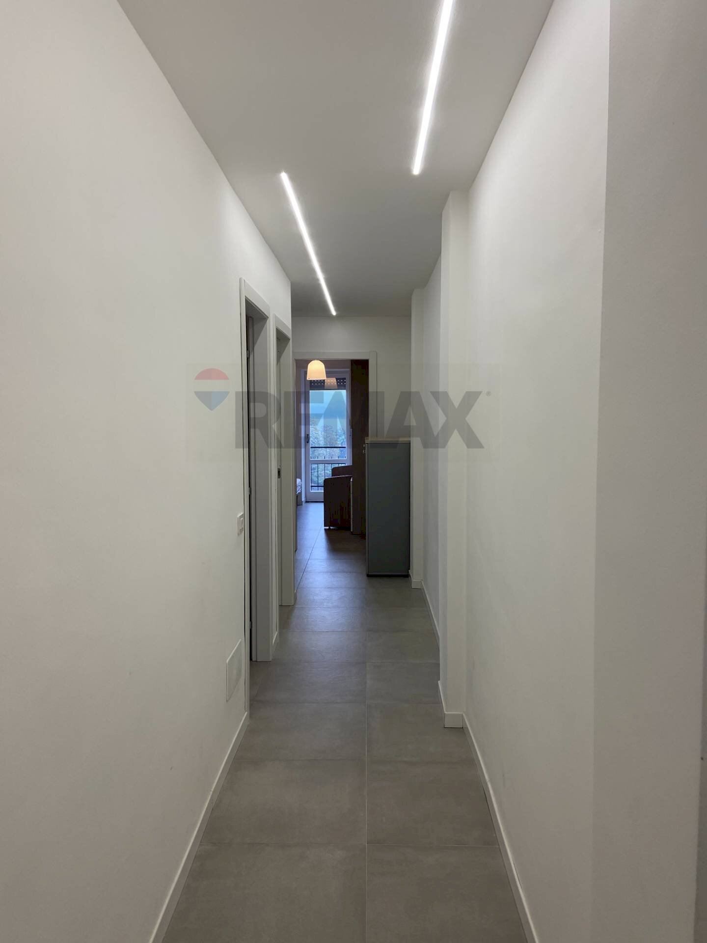 Hall / corridoio - Trilocale Dormelletto - foto 2