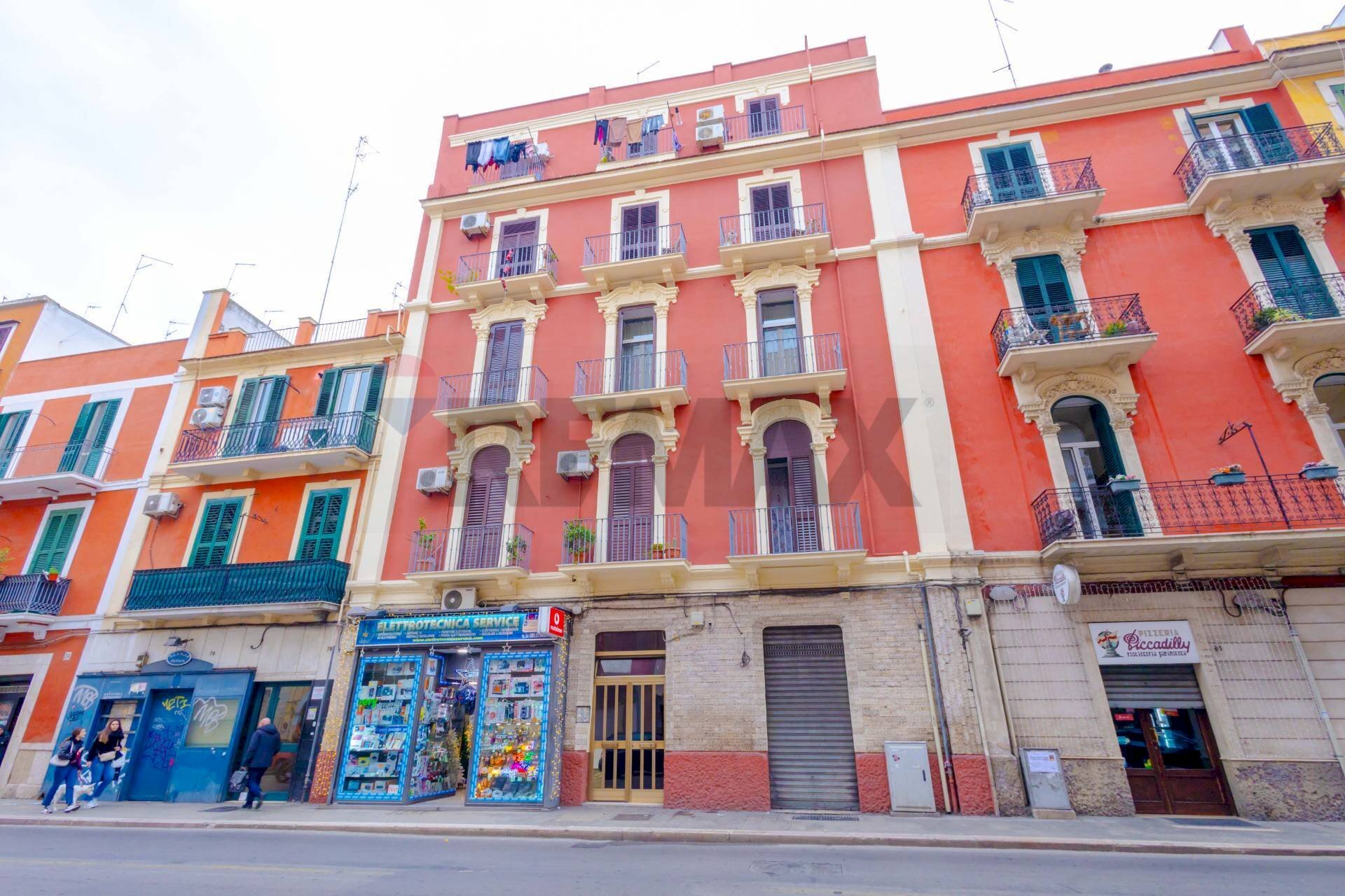 Edificio all\'aperto - Trilocale Via Francesco Crispi
 
82, Bari - foto 1