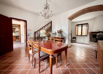 Sala da pranzo - Casa semi indipendente Via Beata Vergine
 
3, Pescarolo ed Uniti - foto 2