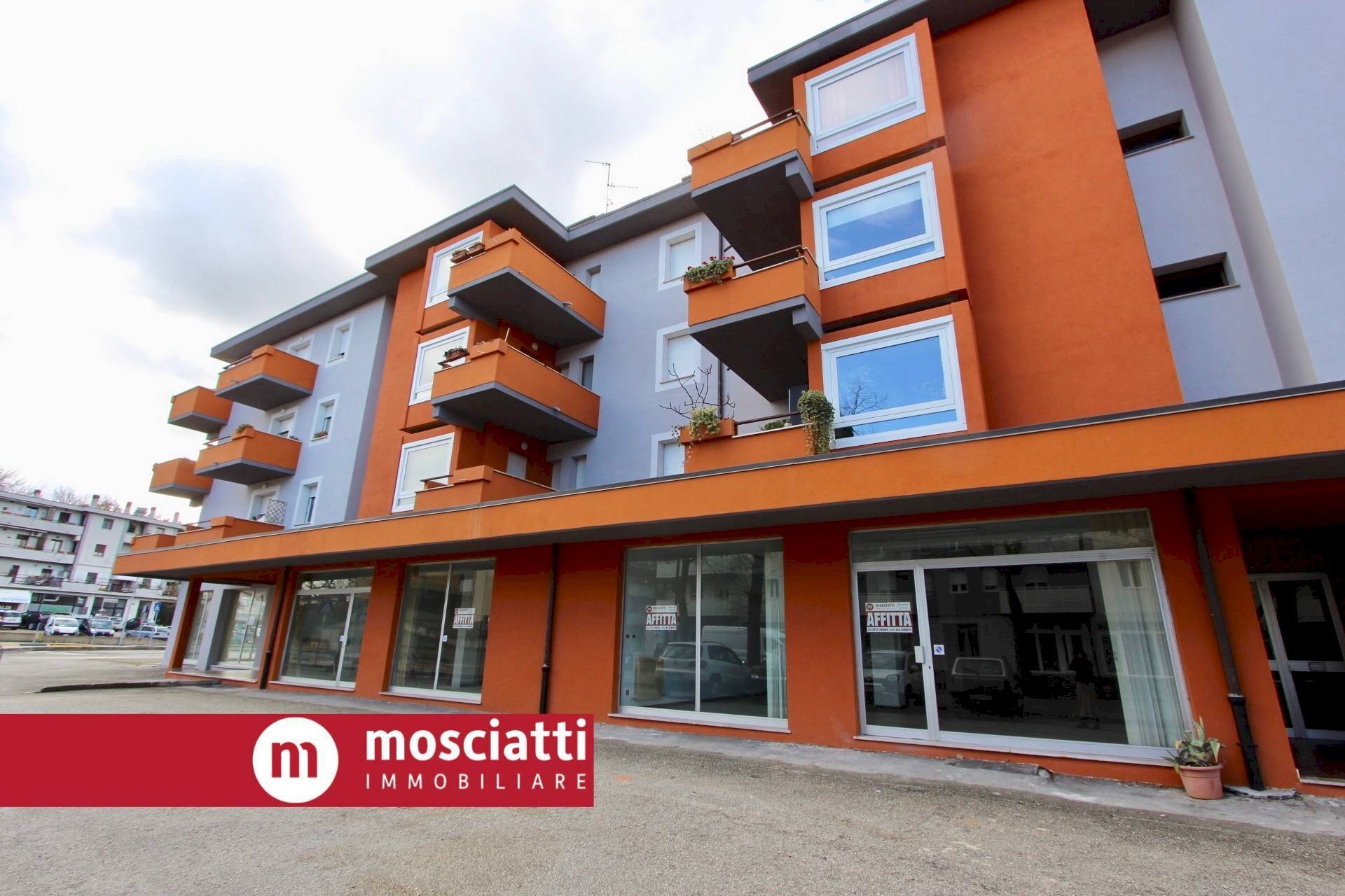 Foto 1 - Commercial Premises Viale Cesare Battisti, Matelica - photo 1