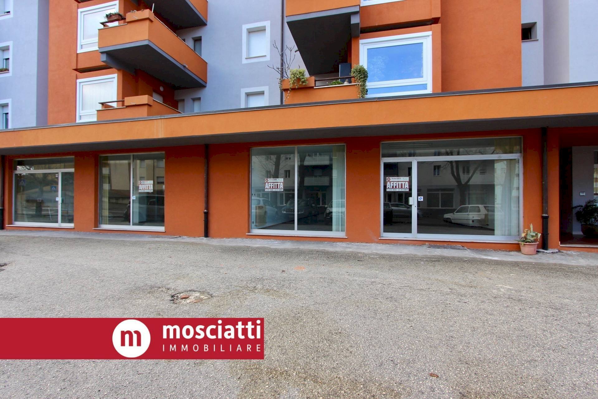 Foto 3 - Commercial Premises Viale Cesare Battisti, Matelica - photo 3