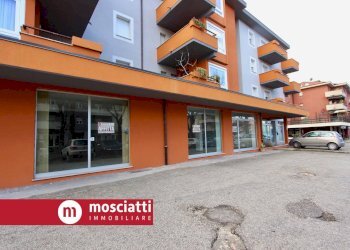 Foto 2 - Locale Commerciale Viale Cesare Battisti, Matelica - foto 2