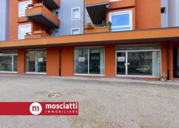 Foto 3 - Locale Commerciale Viale Cesare Battisti, Matelica - foto 3