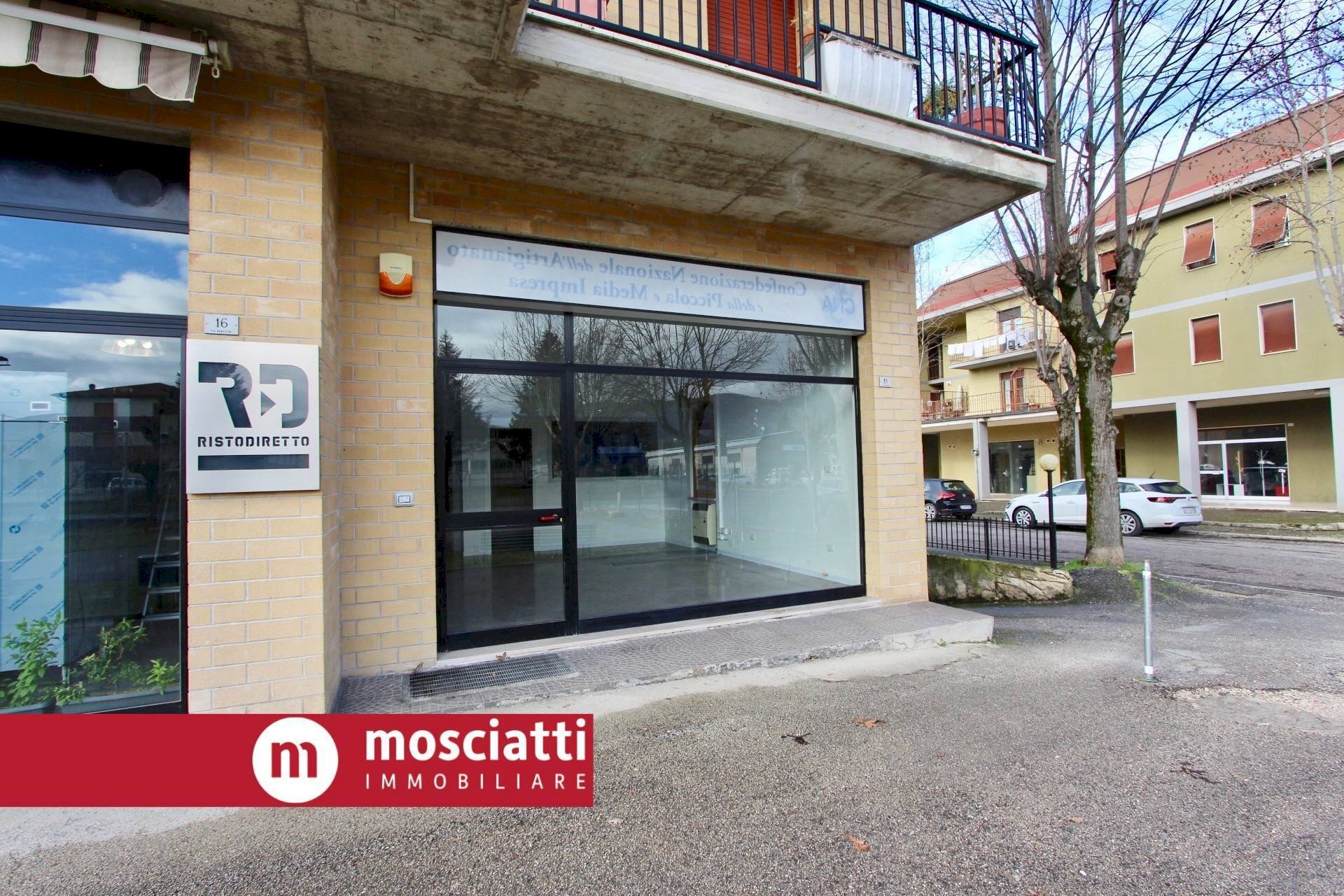 Foto 3 - Commercial Premises Via Manozzini
 
18, Matelica - photo 3