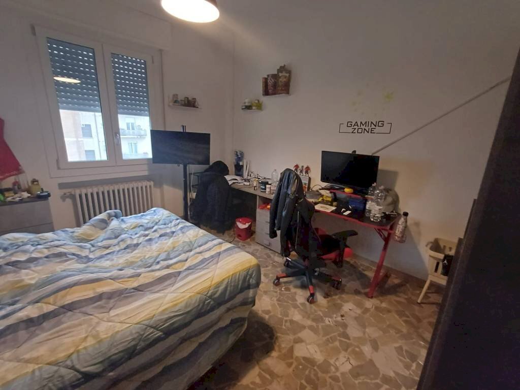 Camera da letto - Three-room apartment via Martiri di Belfiore, Carpi - photo 3