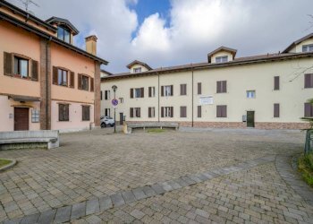 Cortile interno - Appartamento piazza Carlo Borromeo, 1, Certosa di Pavia - foto 11