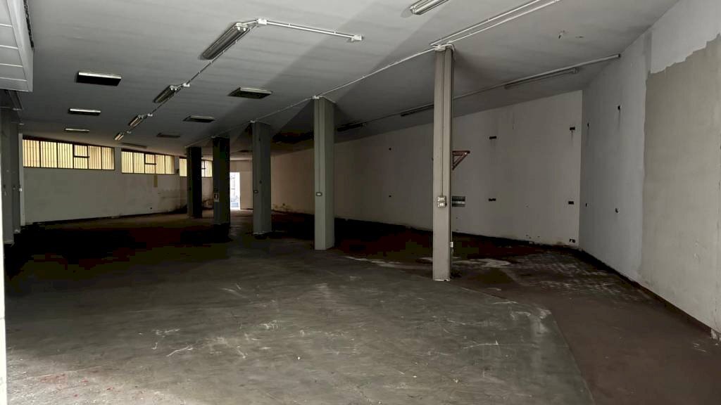 Interno non residenziale - Magazzino via Monte Emilius, Aosta - foto 2