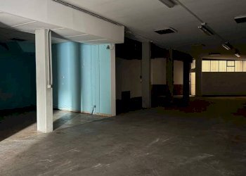 Interno non residenziale - Magazzino via Monte Emilius, Aosta - foto 3