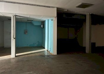 Interno non residenziale - Magazzino via Monte Emilius, Aosta - foto 4