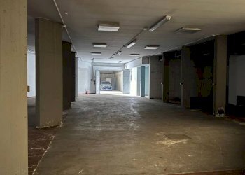 Interno non residenziale - Magazzino via Monte Emilius, Aosta - foto 10