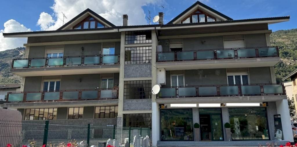Facciata - Appartamento via Montmayeur, 2, Aosta - foto 1