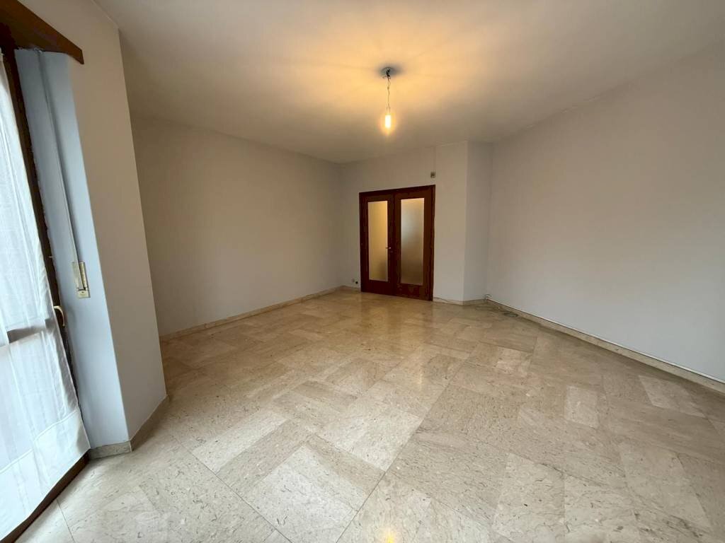 Salone - Quadrilocale via Vandalino, 1, Torino (zona Pozzo Strada) - foto 3