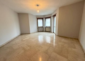 Salone - Quadrilocale via Vandalino, 1, Torino (zona Pozzo Strada) - foto 1