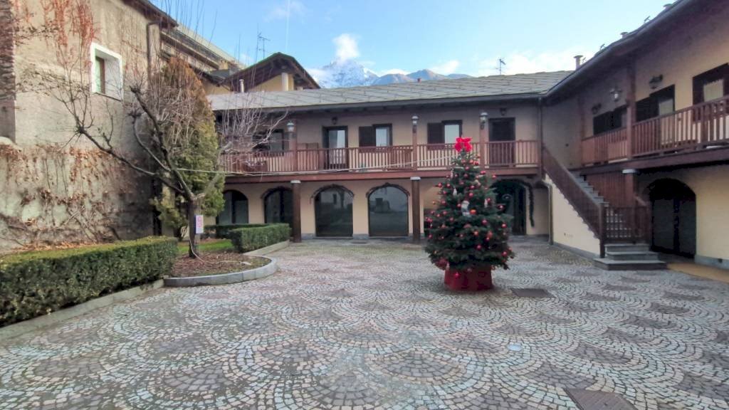 Cortile interno - Male - Female Hairdressers via Trottechien, 21, Aosta - photo 2