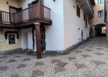 Cortile interno - Parrucchieri Uomo - Donna via Trottechien, 21, Aosta - foto 4
