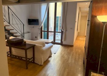 Salone - Trilocale via San Felice, 40, Bologna (zona Centro Storico) - foto 2