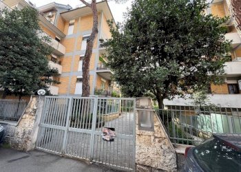 Facciata - Four-room apartment via Francesco Ripandelli, Roma - photo 1