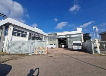 Facciata - Capannone via Sempione, Pero - foto 16