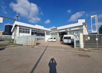 Facciata - Capannone via Sempione, Pero - foto 1