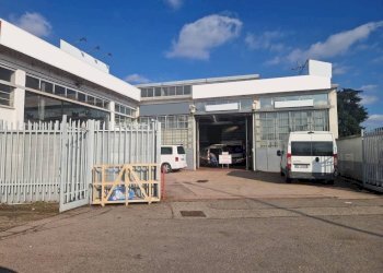 Facciata - Capannone via Sempione, Pero - foto 2