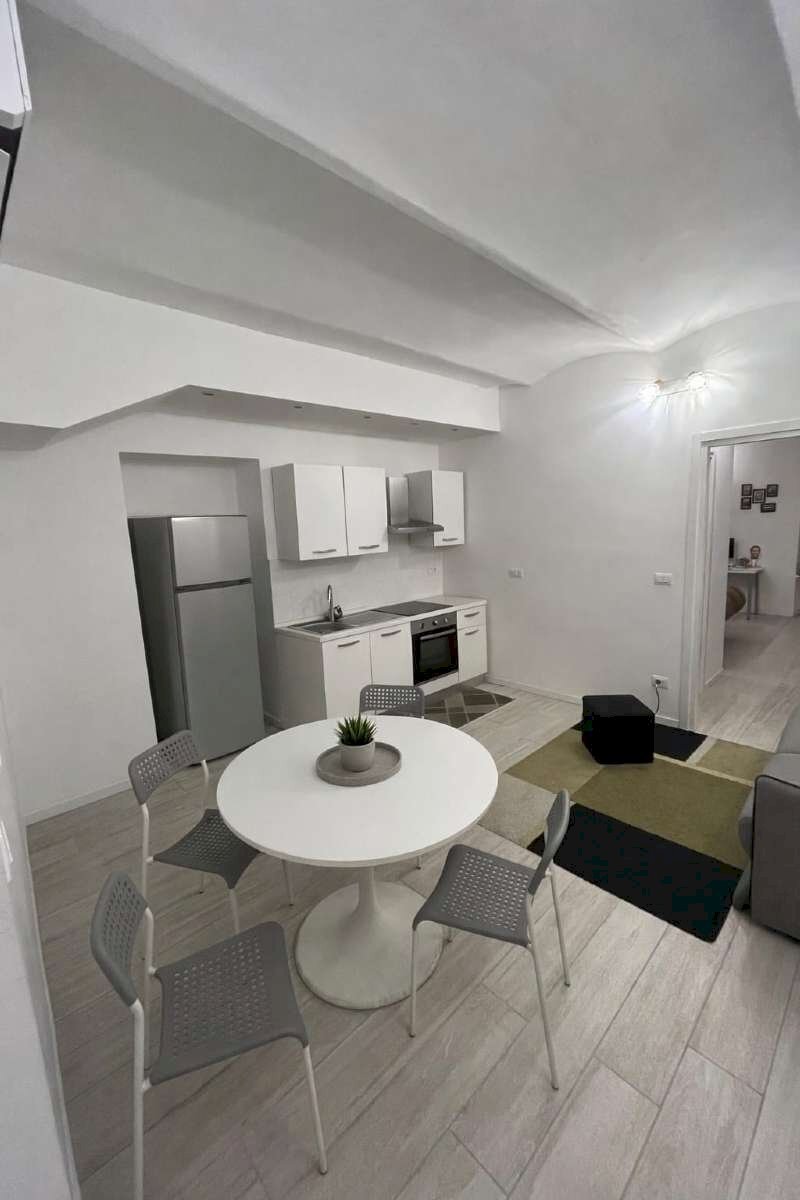 soggiorno con angolo cottura - Bilocale corso Giulio Cesare, 6, Torino (zona Aurora) - foto 1