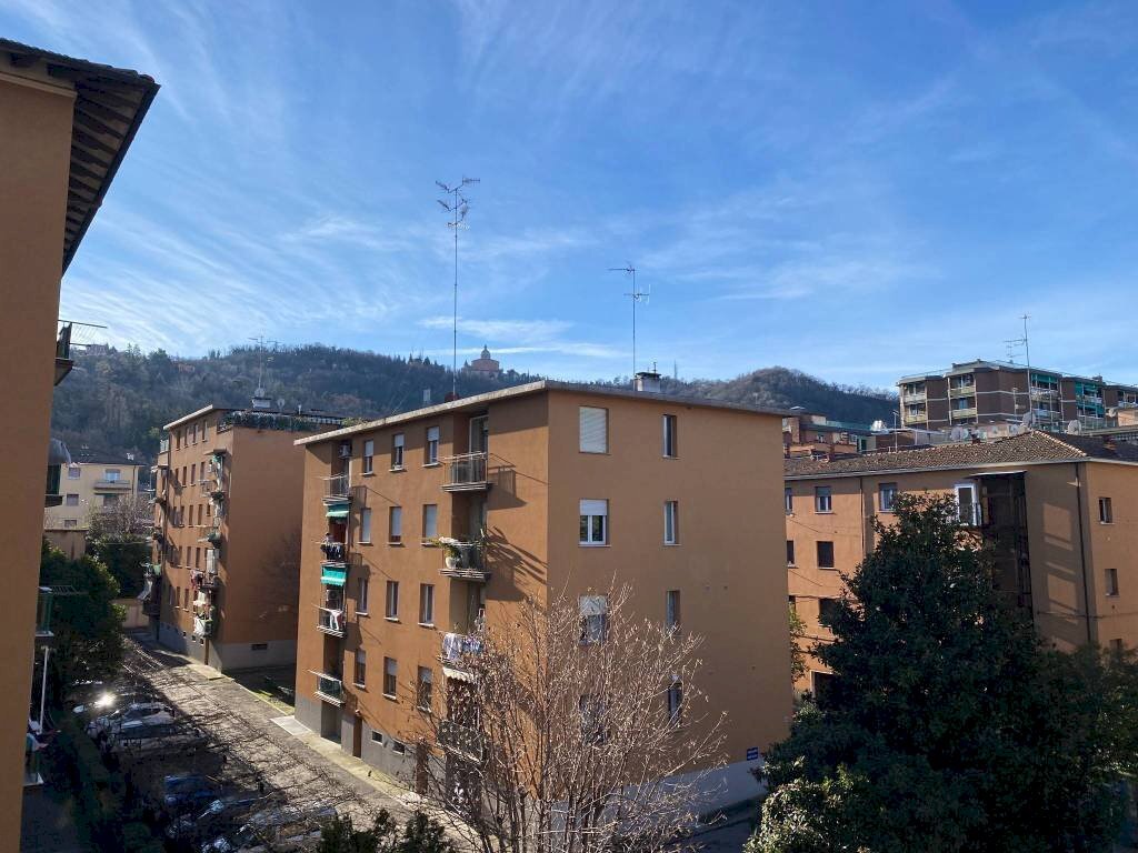 Vista - Four-room apartment via Claudio Treves, Bologna (neighborhood Costa Saragozza) - photo 2