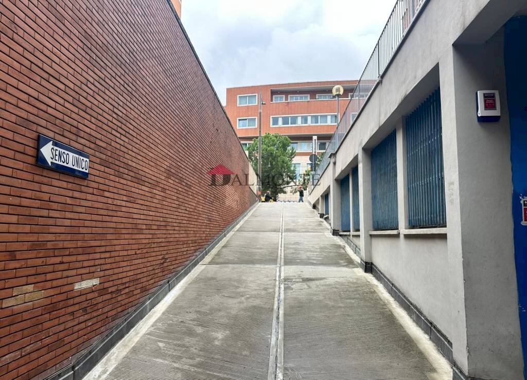 Cortile interno - Box via Emilia Levante, Bologna (neighborhood Mazzini) - photo 1