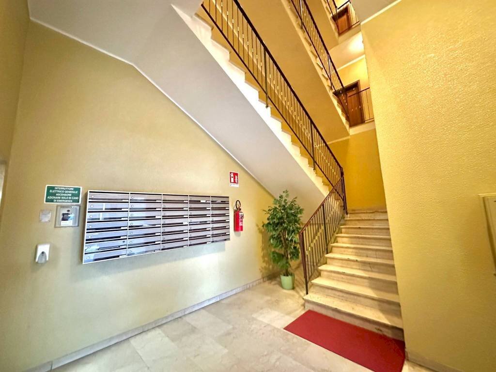 Interno palazzo - Quadrilocale Bologna (zona Saffi) - foto 2