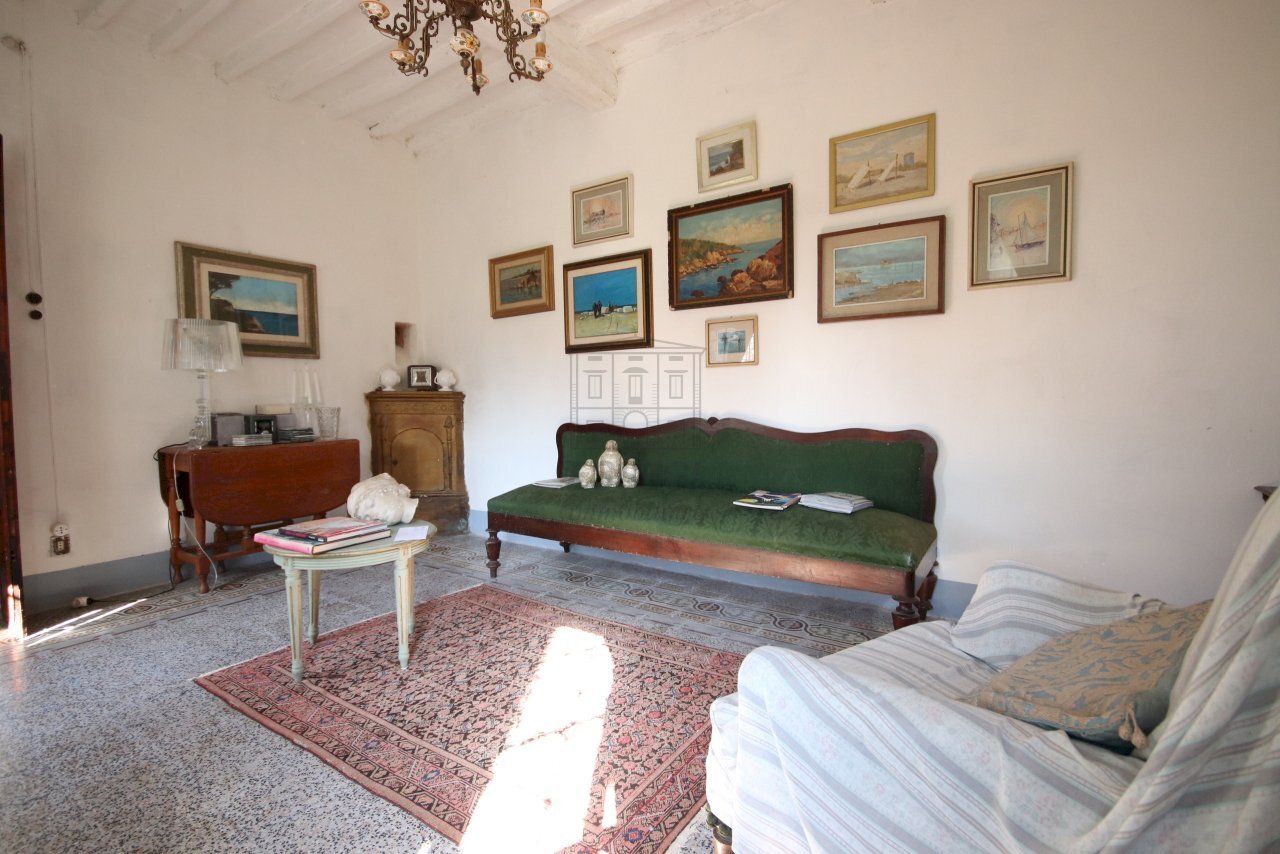 Porzione finale di casa colonica con giardino in v - Casale via della chiesa di Camigliano, Camigliano 1, Lucca - foto 3