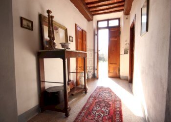 Porzione finale di casa colonica con giardino in v - Casale via della chiesa di Camigliano, Camigliano 1, Lucca - foto 1