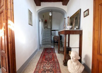 Porzione finale di casa colonica con giardino in v - Casale via della chiesa di Camigliano, Camigliano 1, Lucca - foto 2