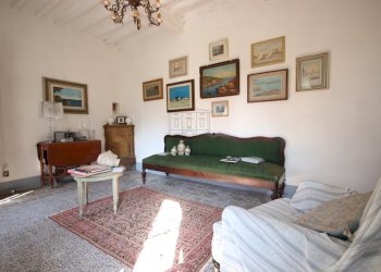 Porzione finale di casa colonica con giardino in v - Casale via della chiesa di Camigliano, Camigliano 1, Lucca - foto 3